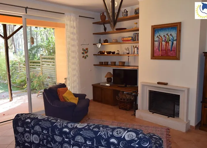 Dolphin Aroeira Beach * Charneca (Setubal)